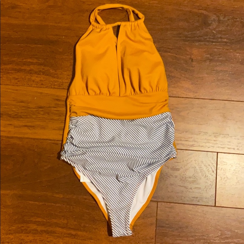 NWT Cupshe bathing suit